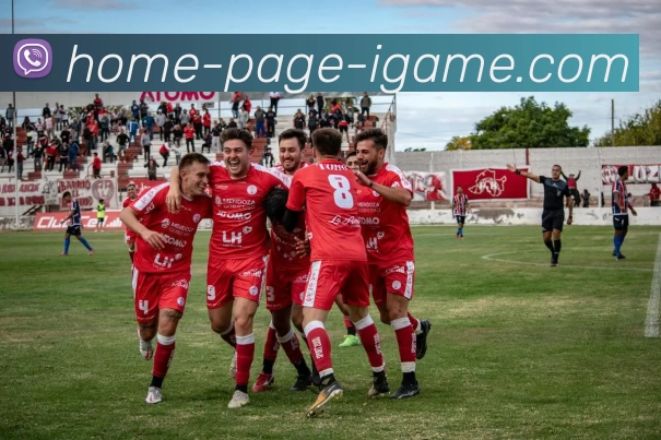 足球明星慷慨解囊为家乡捐款助力发展引发社会关注与赞誉